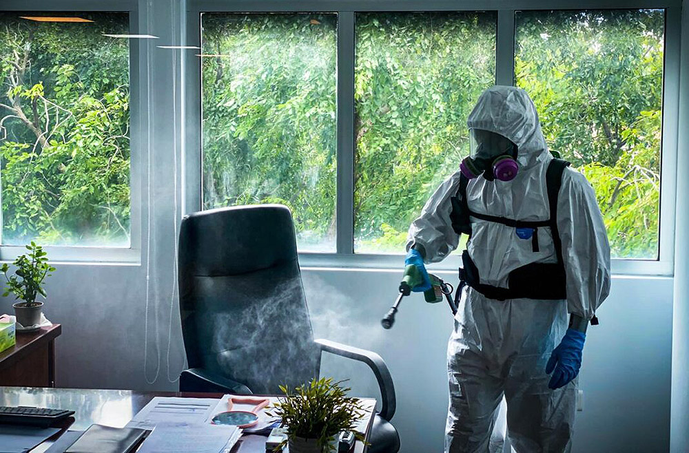 Disinfecting-virus-decontamination-professional